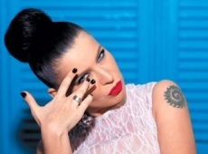 Агресивна і сутула Йолка не хоче курців на концертах