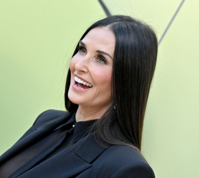 Бабуня-вогонь: Демі Мур у купальнику показалася з онукою на руках. ФОТО 