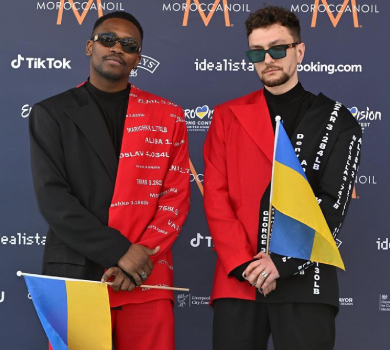 Переможниця Євробачення-2023 Loreen відмовилася підписувати прапор України, який продають задля благодійності