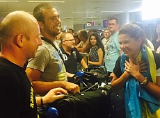 Руслана в аеропорті пообіймала кіборгів. ФОТО 