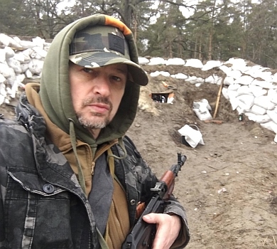 Хелоу, це Юркеш: співак воює на передовій та підіймає бойовий дух ВІДЕО