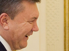 Януковича в Катарі зустріли в шльопанцях. ФОТО