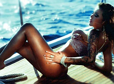 Екс-Кульбаба показала еротику на яхті. ФОТО