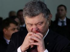 Порошенко похрумтів яблучком на Тернопільщині. ФОТО