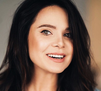 Подкопаєва показала ніжки на прогулянці з новонародженою донькою