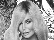 Ассія Ахат стала білявкою та показала циці у черепах. ФОТО