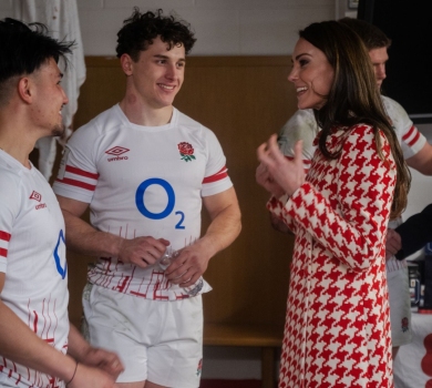 Міддлтон у вагітному пальті вибралася з чоловіком подивитися регбі