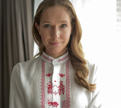 Ялинці бути: Осадча в День святого Миколая показала, як із родиною занурилася в мирне життя