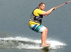 Як міністр-екстремал Булатов по річці ганяв. ВІДЕО