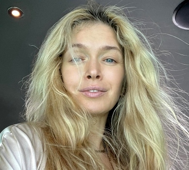 Танці на столі та кадри з доньками: Брежнєва з нагоди 40-річчя показала свої щасливі миті