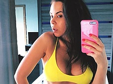 Каменських у бікіні на морях спокушає сідницями. ФОТО