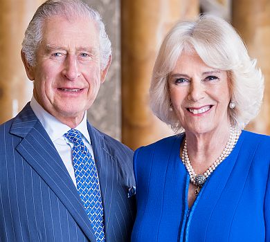 Флора, фауна та Зелена людина: палац представив запрошення на коронацію та новий портрет Чарльза і Камілли