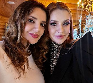 Невістка Марченко показала новорічну ідилію з чоловіком, мопсом та свекрухою