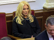 Перший день Ради: голі цицьки, потасовка, милиці та дрес-код