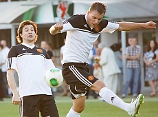 Міністр Нищук і Положинський зіграли Матч Миру з зірками футболу 