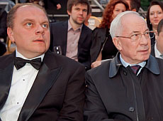 Азаров сходив на концерт талантів просто неба