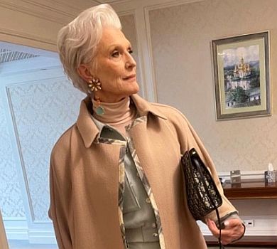 Мама Маска вигуляла пальто від Сільченко та вишиванку від Магдич