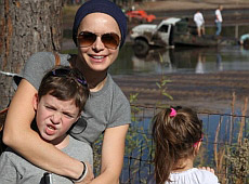 Подкопаєва з дітьми помісила багнюку у Флориді