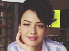 Астаф’єва у презервативі помацала чоловіків. ФОТО 