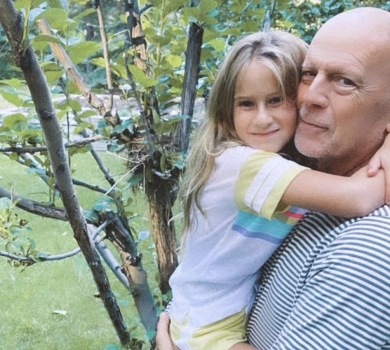 Хворий на афазію Брюс Вілліс показався у милому відео з дружиною і доньками