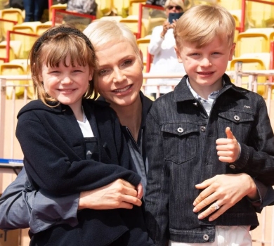 Вампір і злий гарбузик: княгиня Монако показала хелловінівські луки своїх двійнят