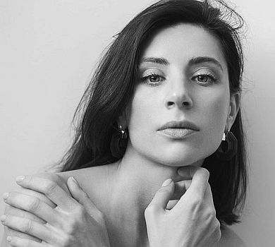 Мода проти коронавірусу: Бевза взялася шити захисні костюми для лікарів 