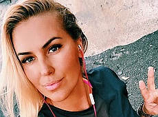 Клочкова мотивує на спорт в купальнику з Міккі Маусом. ФОТО