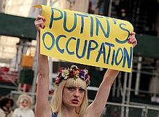 Femen штурмували Нью-Йорк могутніми грудьми. ФОТО