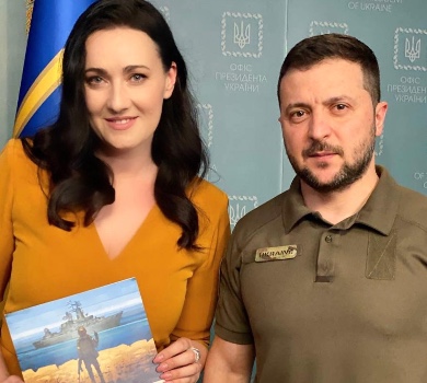 Вітвіцька у день народження оголосила розіграш марок та автографу Зеленського