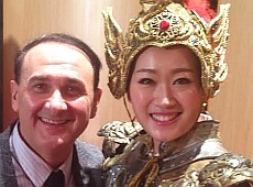 Сяньшен Гришко змусив китайця співати українською. ВІДЕО