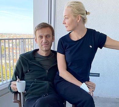 Кохання зцілює та повертає до життя: Навальний присвятив зворушливий допис дружині