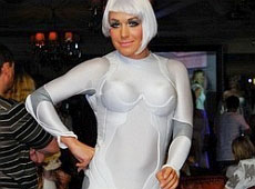 Монро вийшла на подіум у комбінезоні в обліпочку