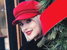 Міка Ньютон у другий дівич-вечір стала нареченою Міккі Мауса. ФОТО