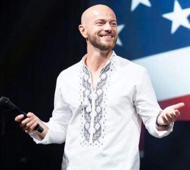 Влад Яма віртуально повернувся з закордону, порадивши Києву триматися