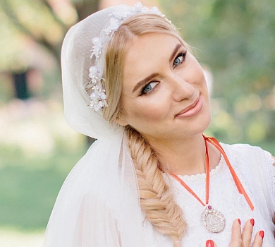 Хай хоч в шкарпетках іде: Горбачова показала луки дочки з американського випускного