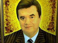 Янукович, Медведєв і Путін у повному бурштині. ФОТО