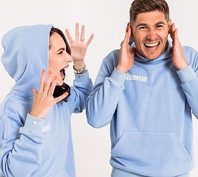 Остапчук показав, як наречена обома руками робить йому боляче. ВІДЕО