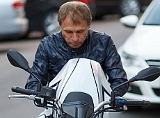 Скрипка на двох колесах заїхав на вернісаж найдорожчого митця