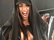 Дімопулос посвітила голим пресом на скейті та взялася трансформувати тіла