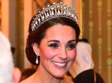 Святкова клітинка і сріблясте диво: Міддлтон в один день вигуляла два ефектні вбрання