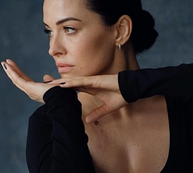 Астаф'єва в тугенькому нюдi показала своє повернення в ретройогу. ВІДЕО 