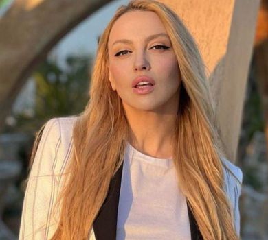 Полякова у бікіні покачала попу в пікантній позі. ФОТО 