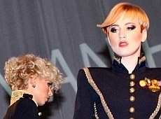 Дюденко з колегами влаштували перукарське шоу