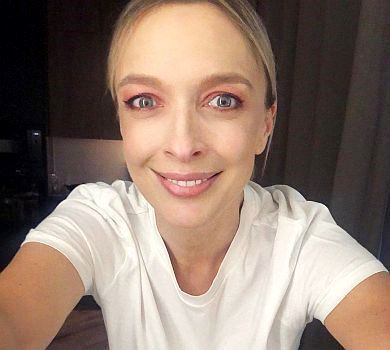 Фролова на 4 день після пологів показалася в обтислому вбранні та сказала, скільки кіло втратила