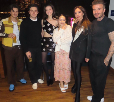 Бекхеми з невісткою і трьома дітьми потусили на концерті Елтона Джона. ФОТО