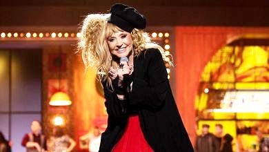 Ювілярка Пугачова зібрала на сцені всіх дітей та внуків і показала ніжки