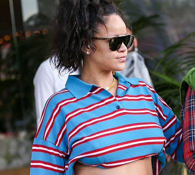 Вагітна Ріанна оголила кругленький живіт на прогулянці з коханим. ФОТО