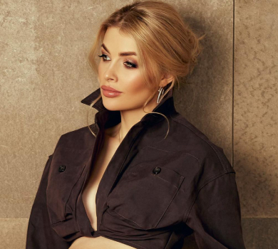 Вагітна дружина Зінченка оголила живіт у костюмі-карго. ФОТО