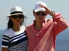 Дружина Довгого забороняє йому мацати інших жінок