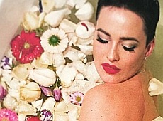 Астаф’єва відгодувала попу та залягла у мокрі квіти. ФОТО